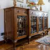 A colpirci per� sono anche i mobili d�epoca...